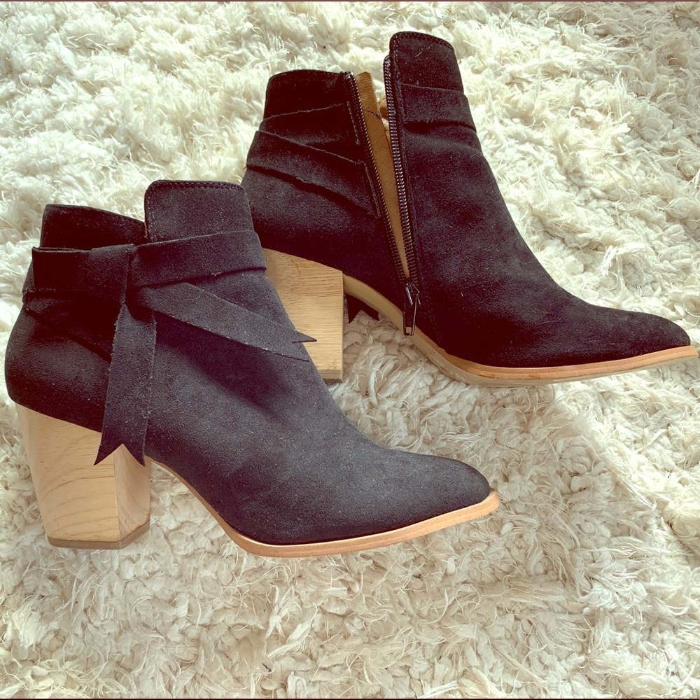 FREE PEOPLE Black Suede Bow Booties